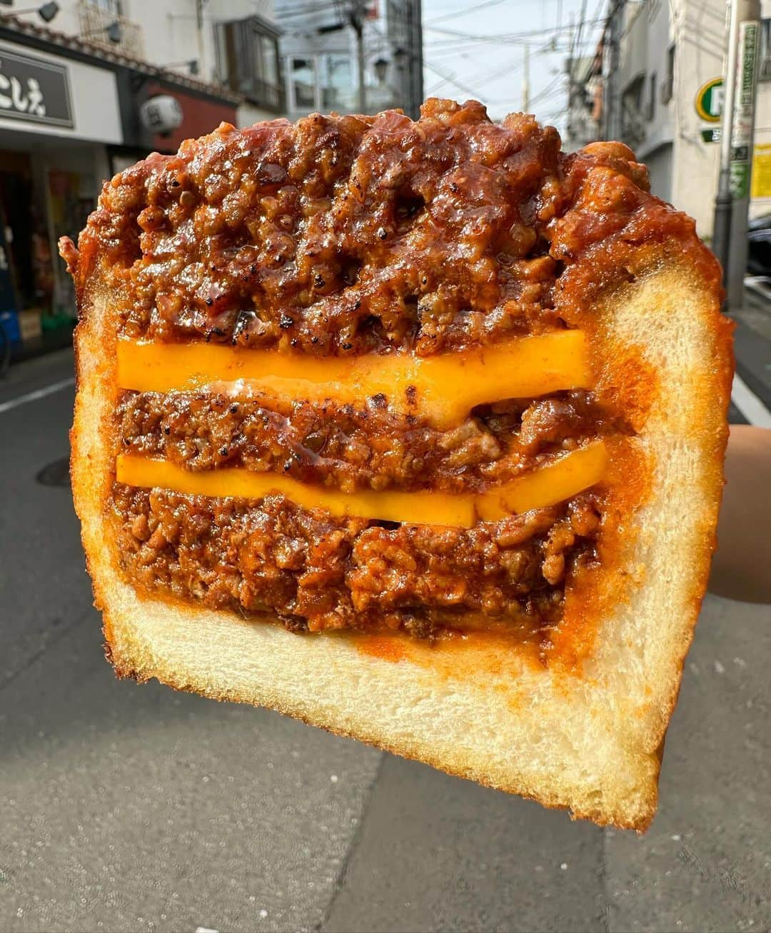 Coffee & Toast Tokyoさんのインスタグラム写真 - (Coffee & Toast TokyoInstagram)「パンDE "ごろごろ"ボロネーゼ‼︎ 🧡🧡🧡🧡🧡🧡🧡🧡🧡  “No man is lonely while eating bolognese.”  外側にたっぷりバターを塗ったパンの中にたっぷりのボロネーゼソース‼︎  やわらか、ごろごろの挽肉のボロネーゼソースとバターたっぷりのパンの組み合わせ、たまらんです😋😋😋  . . . . . #パンDEごろごろボロネーゼ #ボロネーゼ  #bolognese  #挽肉  #ボロネーゼソース   #三軒茶屋ランチ  #世田谷線カフェ  #パンスタグラム  #東京カフェ  #三軒茶屋カフェ #三軒茶屋  #パン #三茶カフェ  #三茶 #田園都市線カフェ #コーヒーアンドトースト  #coffeeandtoast #foodie #foodielife #japnesefood  #ボロネーゼパン」10月19日 14時39分 - coffeetoast2