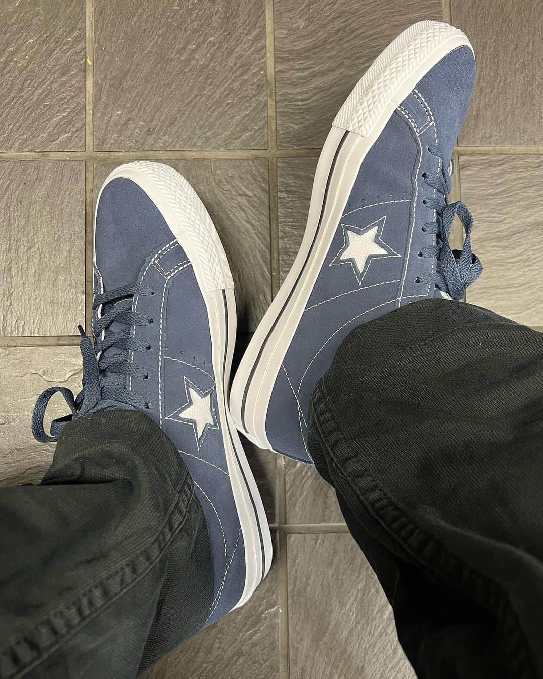 矢地祐介のインスタグラム：「履くのも買うのもCONSばっかし👟」