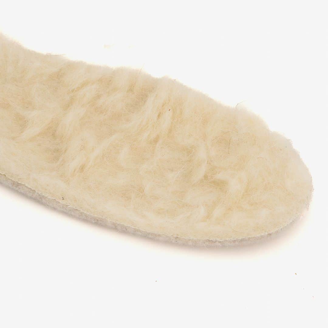 テーリポルキさんのインスタグラム写真 - (テーリポルキInstagram)「Did you know, that we use merino wool linings in our Winter boots? Merino wool is an extremely good material and it has many excellent features. Click to our stories to find out why we love merino wool and why it is such good material for shoes! . . #TERHIPÖLKKI #terhipölkkishoes #winterboots #merinowool」10月19日 15時00分 - terhipolkkishoes