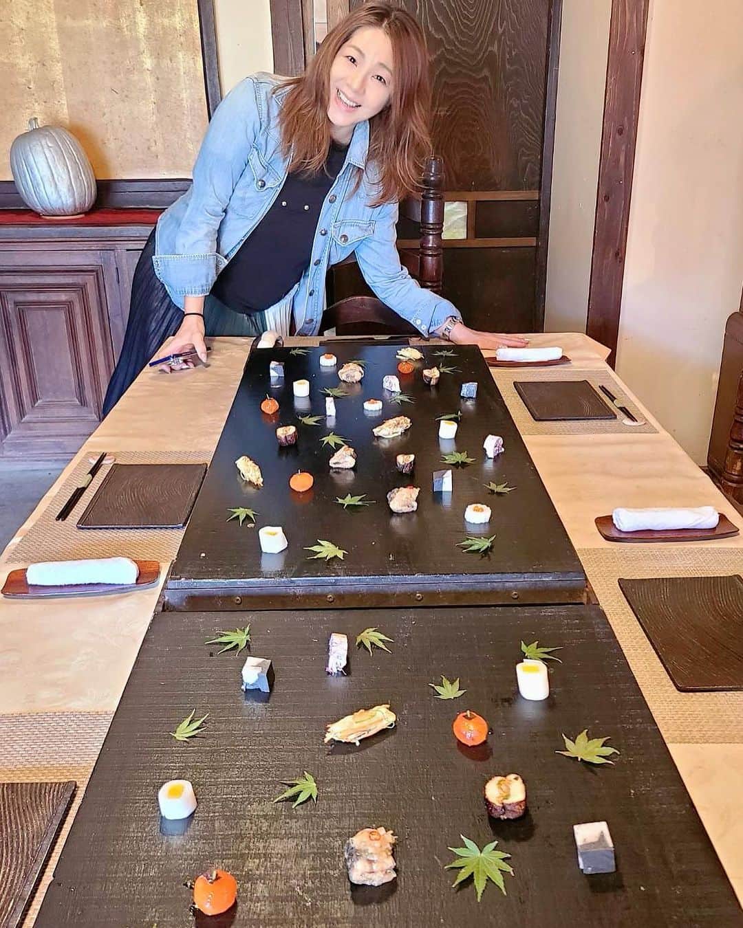 井上貴子のインスタグラム：「修善寺にある隠れ家「羅漢」  完全予約制　1日1組限定  完全なる贅沢  お昼前から夕方まで 時間をかけてたくさんのお料理たちが 外だったり中でも部屋が変わったりして 演出も素晴らしい⭐️  今回3回目ですが 同じお料理は出たことがない  アツコさんの心のこもったお料理と演出を 存分に楽しませて頂きました  そしてスピリチュアル的にも「氣」の良いところらしく お仕事のお話もうまくまとまる…という  今回も素晴らしいスキルの方々をご紹介くださり お食事を楽しみながらお仕事のお話をさせて頂きました  日本料理大好きーーー！  Happyで^ ^  プロフィール画面に記載のURLより 通販サイト「神取屋」に飛べます^ ^  #井上貴子  #LLPWX #大谷くんがんばれ #女子プロレス #デビュー35周年 #修善寺 #羅漢 #神取忍 #haoming #https://www.youtube.com/c/takacoinoue  #cacatocacat #LLPWX通販サイト神取屋 #感謝」