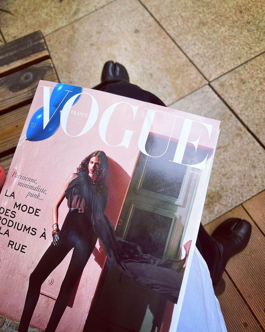 市川まさみのインスタグラム：「❤︎❤︎  友人にフランス土産でお願いしていた 【フランス版VOGUE】受け取って来ました✨  嬉しい〜！！！本当にありがとう！！ フランス語読めないけど 笑  またパリ行きたい🥹🇫🇷 ファッションウィーク行きたい🥹✨  #thankyou #friends #💝」