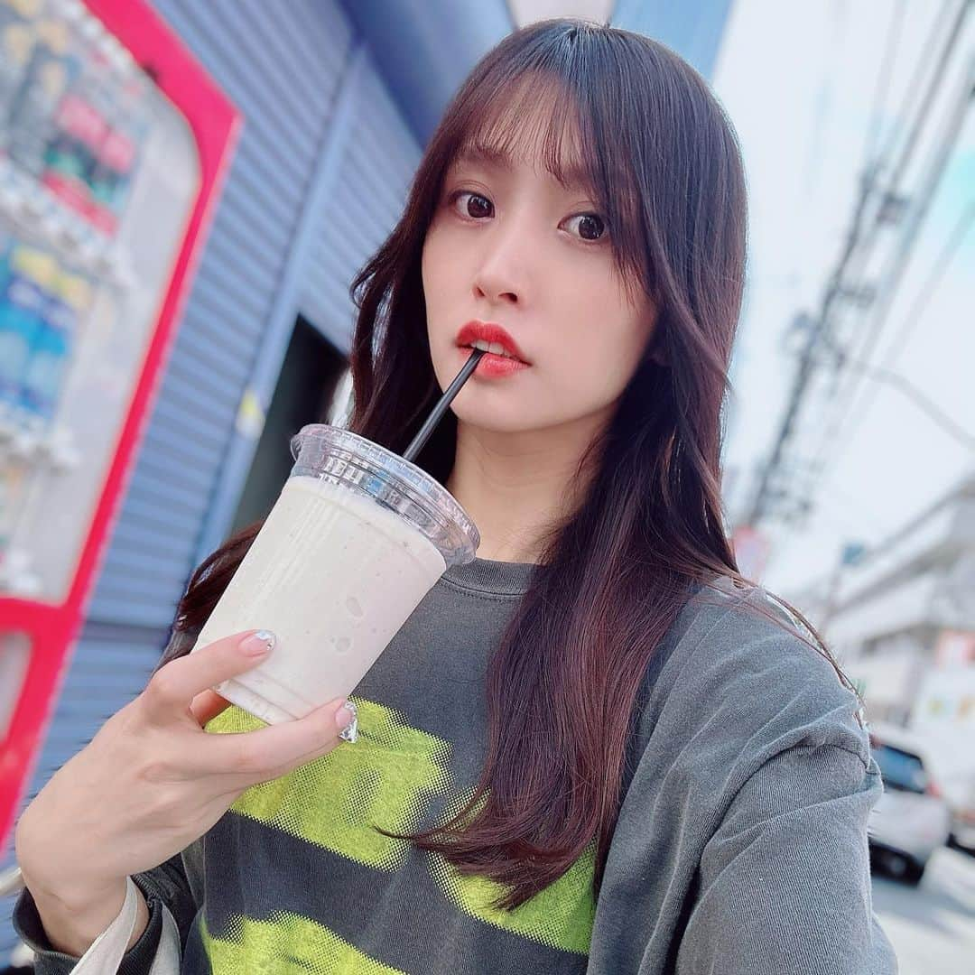 根岸愛さんのインスタグラム写真 - (根岸愛Instagram)「☀️🥤☀️ . 良い天気は嬉しい🥰 らくちん服🐈💕 オーバーサイズ好きだから XLとかもよく買うよ〜🫶 着てるやつはこれでワンサイズ 上下共に👚👖 @utilityharajuku  . #ootd #fashion #menslike #utilityharajuku #autumn  #オーバーサイズ #メンズライクコーデ  #私服 #ねぎ私服 #ねぎしふく #秋服」10月19日 15時08分 - negishiai927