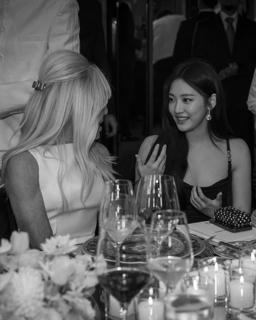 ドナテラ・ヴェルサーチさんのインスタグラム写真 - (ドナテラ・ヴェルサーチInstagram)「It’s great to be back in Shanghai for our second Versace Icons dinner. Celebrating amazing women around the world is a real honor for me. Thank you @urnotchrislee for co-hosting this event with me 🤍」10月19日 15時17分 - donatella_versace