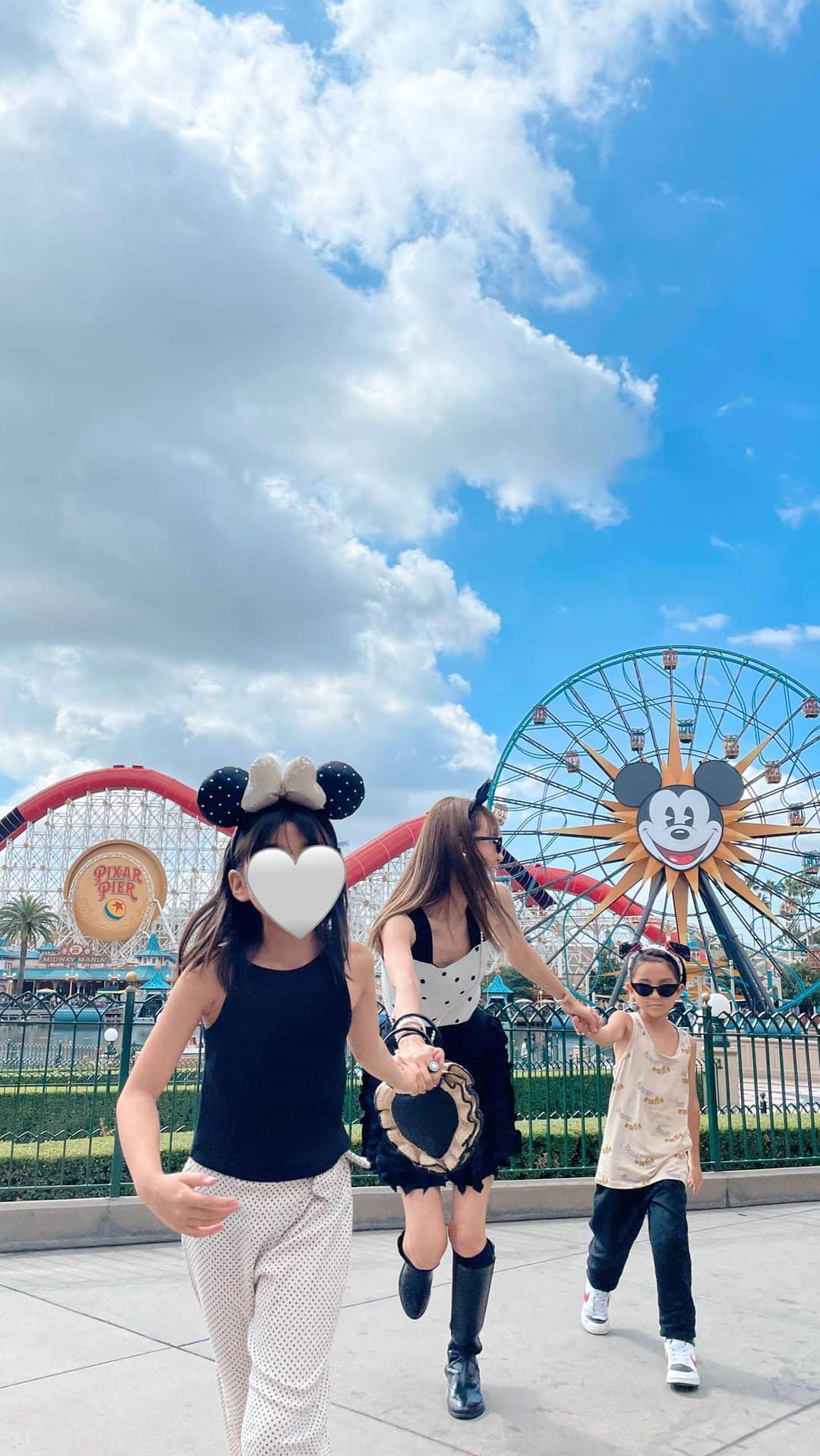 堀江直美のインスタグラム：「Disney California Adventure Park 🏰🎈  #family#familytime#familytrip#家族時間#家族旅行#ロサンゼルス#ロサンゼルス旅行#la#latrip#innout#innoutburger#innoutburger#hn✈️trip#hiand#ハイアンド#ディズニー#ディズニーカリフォルニア#ディズニーカリフォルニアアドベンチャー#disneycaliforniaadventure#アナハイム#アナハイムディズニー」