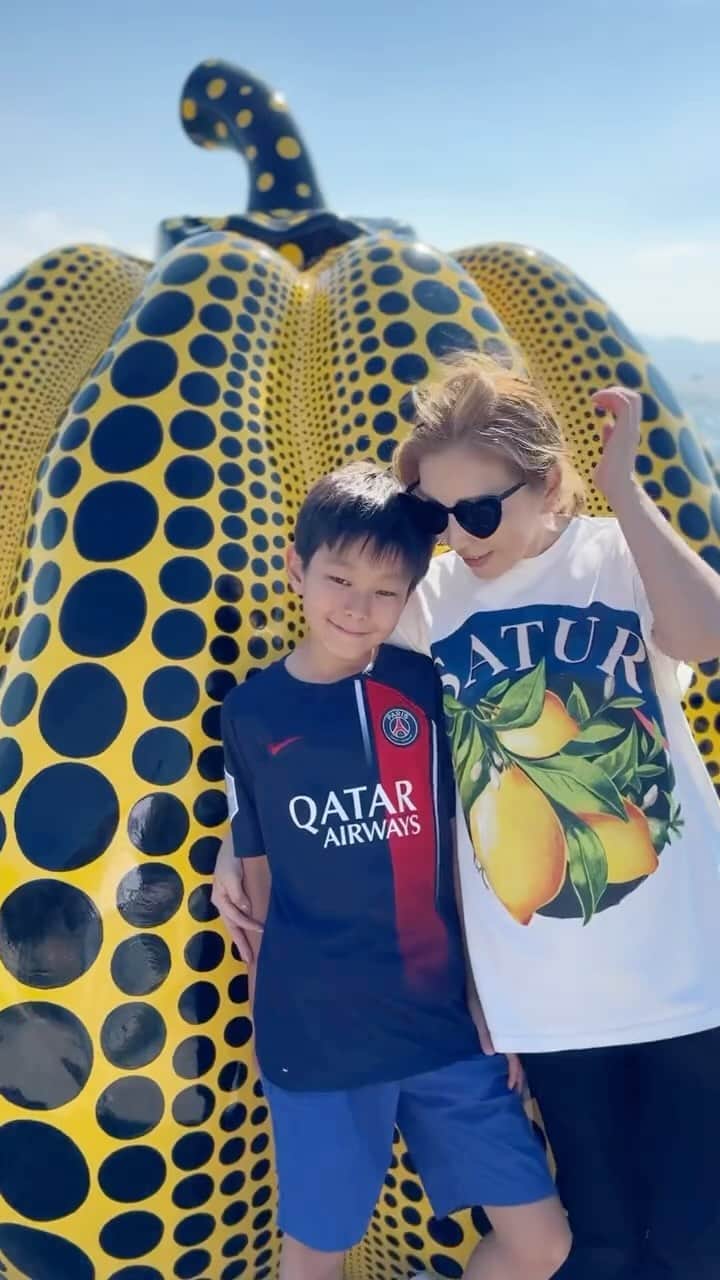 山崎義幸のインスタグラム：「八洲の秋休み 今年は瀬戸内海の直島でアート満喫の旅😊」