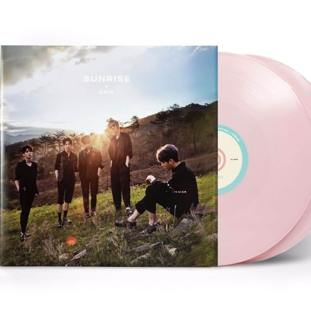 DAY6のインスタグラム：「ㅤ [SUNRISE / MOONRISE LP 판매 안내]  ✔SUNRISE Vinyl (PINK, HOT PINK) ✔MOONRISE Vinyl (BLUE, ORANGE)  🛒SALES OPEN 2023.10.19 THU   🔗JYP SHOP bit.ly/48VVWZ9 🔗SEOUL VINYL bit.ly/3M5vKlf @seoulvinyl  #DAY6 #데이식스 #SUNRISE #MOONRISE」