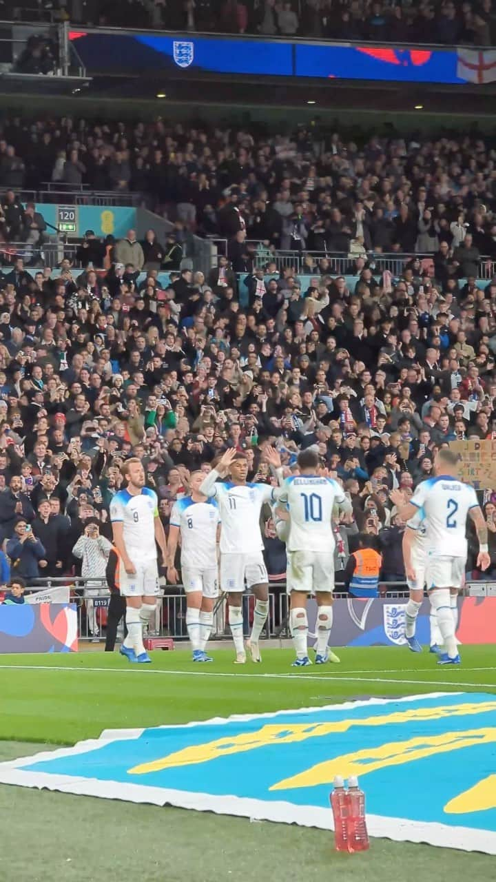 マーカス・ラッシュフォードのインスタグラム：「The roar when Rashford scored 🦁📢  Shot on Google Pixel.」