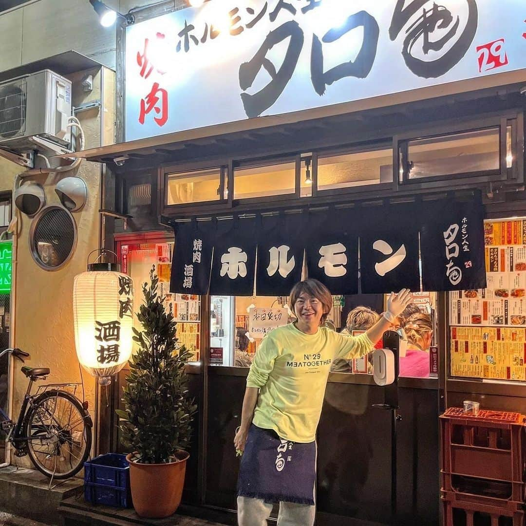 田辺晋太郎さんのインスタグラム写真 - (田辺晋太郎Instagram)「【ホルモン人生タロちゃん 中野本店 2周年記念祭開催します！！】  来る10/26（木） 27（金）の二日間 #ホルモン人生タロちゃん #中野 本店の2周年を記念いたしまして大感謝祭を行います！！  一例としまして  優勝レバ焼き 390円！ #和牛タン 盛  1829円！！ 和牛 #ハラミ・#サガリ 盛  2929円！！！  更に塩の正肉、ホルモンDynamics、タレの正肉を盛り合わせた看板メニューのタロちゃん盛が超お得な  2929円！！！  但し、全てご予約のお客様に限ります。  この2日は私 #肉マイスター #田辺晋太郎 もお店におりますので是非ご予約の上お越しくださいませ！  ご予約は私にDMかお店に直接お電話でも食べログからでも大丈夫です！  皆様のお越しを心よりお待ちしておりますm(_ _)m  #焼肉 #和牛 #yakiniku #wagyu #english #tokyo #restaurant」10月19日 15時32分 - meat_meister_tanabe_shintaro