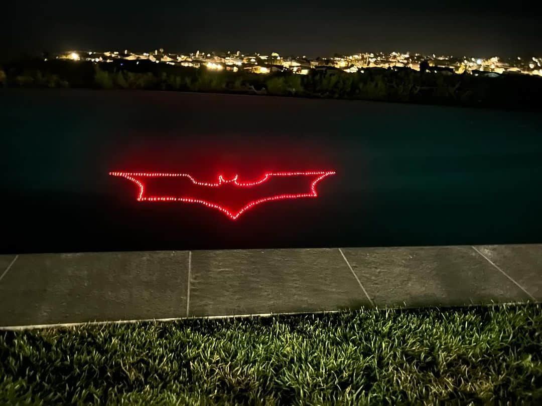 マシュー・ペリーのインスタグラム：「Sleep well everybody, I've got the city tonight -Mattman」