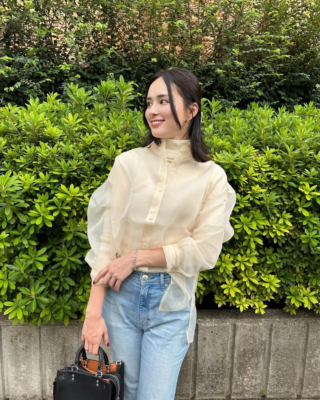 くるみさんのインスタグラム写真 - (くるみInstagram)「👕 @miroile  👖 @yanuk 🧳 @coach_japan  毎日あったかいのか、さむいのか、わからない🤣 #miroire #pr」10月19日 15時42分 - kurumikahn