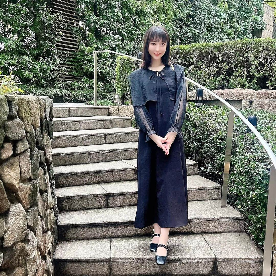 Machikoのインスタグラム：「ブラックコーデ🖤🖤 👗 @grl_official #grl #グレイル 🥿 @charleskeith_jp #charleskeith #チャールズアンドキース」