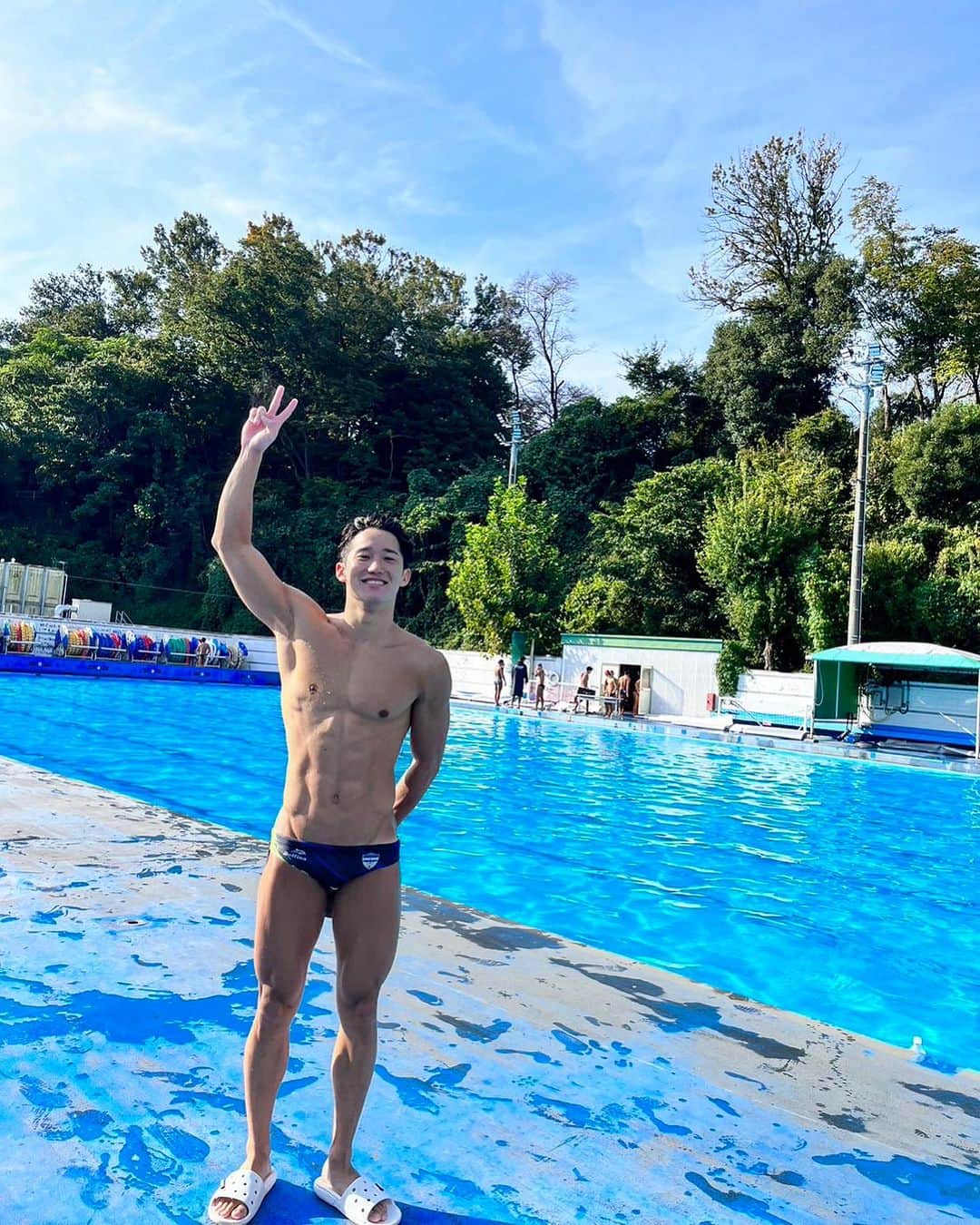 荒井陸のインスタグラム：「日本選手権まで、あと1週間🤽‍♂️🔥 もうこのプールで練習し始めて10年経ちました。  明日、10月20日(金)よりチケット販売されます！是非！ 来れそうな友達も連絡してね👍」