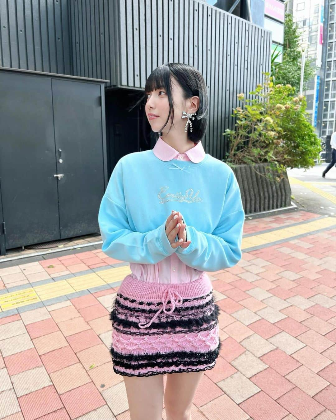 月埜ヒスイのインスタグラム：「マネージャーに服の配色がドラえもんに出てきそうって言われたやつ😸🔔」