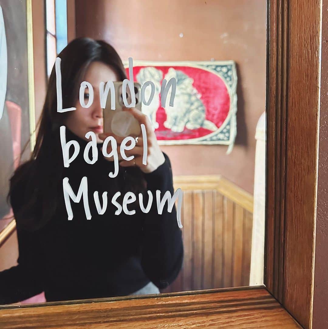 akipanda626のインスタグラム：「. 　 お店の中もいちいち可愛いかった🥯🥯🫱🏻 　 　 　 #londonbagelmuseum  #韓国旅行 #韓国旅行記」