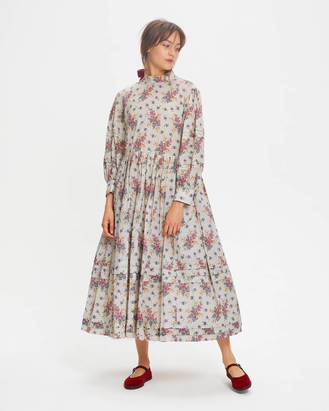 のインスタグラム：「#NewArrivals on cabbagesandroses.com  Dreamy floral Jack voile and twill workwear  Styles for those in-between Autumn days when all the layers are necessary.  #CabbagesandRoses #NewArrivals #AW23 #OfTheEarth Model @annie_haworth_」