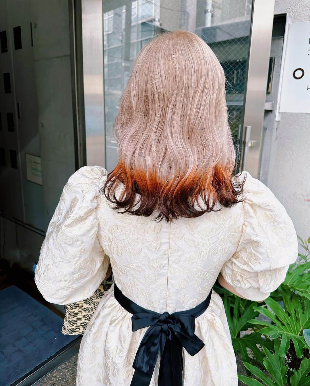 Etsuna otsukAさんのインスタグラム写真 - (Etsuna otsukAInstagram)「🍁🦊new hair color 🦊🍁秋のカラーにしました🍁🌰 @number76_gomi いつもありがとございます🙏 #表参道美容室 #number76」10月19日 16時07分 - etsunaotsuka