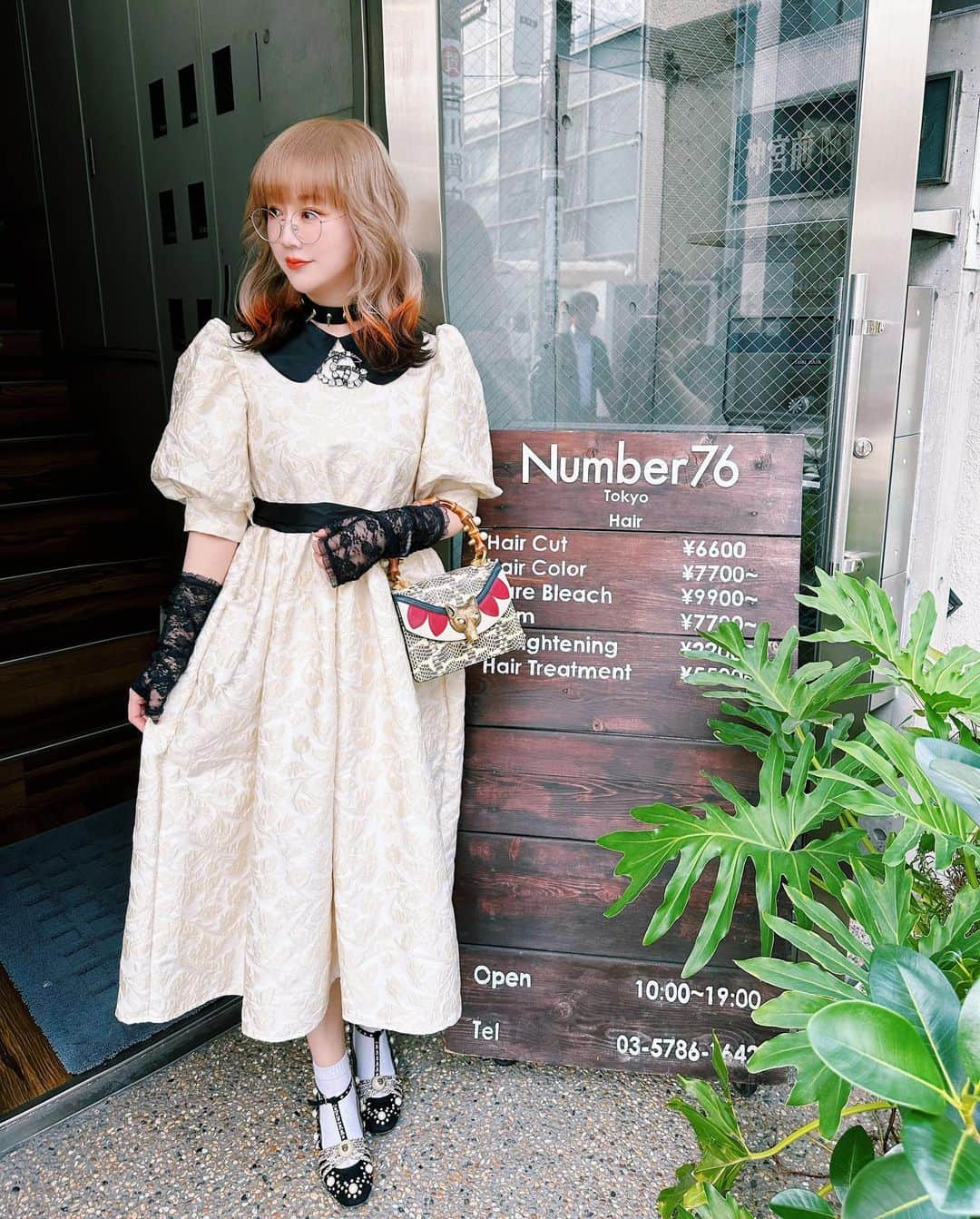 Etsuna otsukAさんのインスタグラム写真 - (Etsuna otsukAInstagram)「🍁🦊new hair color 🦊🍁秋のカラーにしました🍁🌰 @number76_gomi いつもありがとございます🙏 #表参道美容室 #number76」10月19日 16時07分 - etsunaotsuka