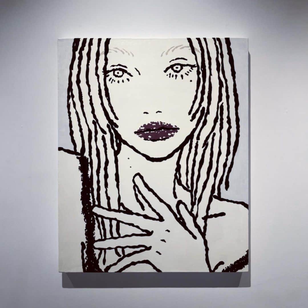 のインスタグラム：「The current group exhibition runs through the end of this week.  For a list of works or to inquire about them, please contact @whatcafe_terrada Please DM us. If you live far away, please use this service! International shipping is also available.  WHAT CAFEでのグループ展示は早いもので 今週末22日、日曜までです。 作品リストのお問い合わせは　@whatcafe_terrada までお願いします。遠方の方などお越しできない方も是非ご利用ください。  久々の溶けてるシリーズもあったり、短い期間ですがボリューム満点の展示になっていますので、是非たくさんの方に見て頂きたいです😌  - - - - - - - - - - - - - -  アートギャラリーカフェ「WHAT CAFE」は、2023年10月15日（日）から10月22日（日）まで「WHAT CAFE EXHIBITION vol.30」を開催いたします。  本展では、アートキュレーターの野間博尊氏の協力のもと、13名のアーティストを紹介します。人物や動物、キャラクターなどのポートレートを描くアーティストを中心に、野間氏がセレクションした気鋭のアーティストによる約130点の作品を展示販売します。ファッション、カルチャー、デザインなど幅広い分野に影響を受けたアーティストたちによって、個性豊かに表現される世界観をお楽しみいただけます。また、会期中の週末には、出展アーティストによるライブペイントなどのイベントも開催を予定しております。詳細や最新情報はWHAT CAFE公式サイトにて随時お知らせいたします。 タイトル：WHAT CAFE EXHIBITION vol.30 展示期間：2023年10月15日（日）～10月22日（日） 出展アーティスト（敬称略・五十音順）：itabamoe、ONEGO、GREEN IS BEAUTIFUL.、SATSUKI、サトウナツキ、SIVELIA、鈴木潤、SOMETA、TAKUMU、玉村聡之、matsui、渡邉城大、Wataru Kimura 会場：WHAT CAFE（〒140-0002 東京都品川区東品川2-1-11） 営業時間：11：00～18：00（最終日は17：00閉館） 入場料：無料  - - - - - - - - - - - - - -  #art #artist  #artwork  #ギャラリー #芸術 #美術  #現代アート #現代美術 #artwork #artist #contemporaryart #artcollection」