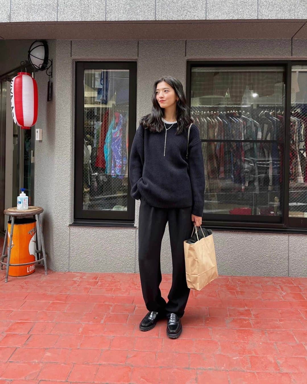 畑井咲耶さんのインスタグラム写真 - (畑井咲耶Instagram)「夫と古着屋巡りした日👖 最近着たい服の系統が変わってきて楽しい🫶🏻」10月19日 19時40分 - saya_hatai