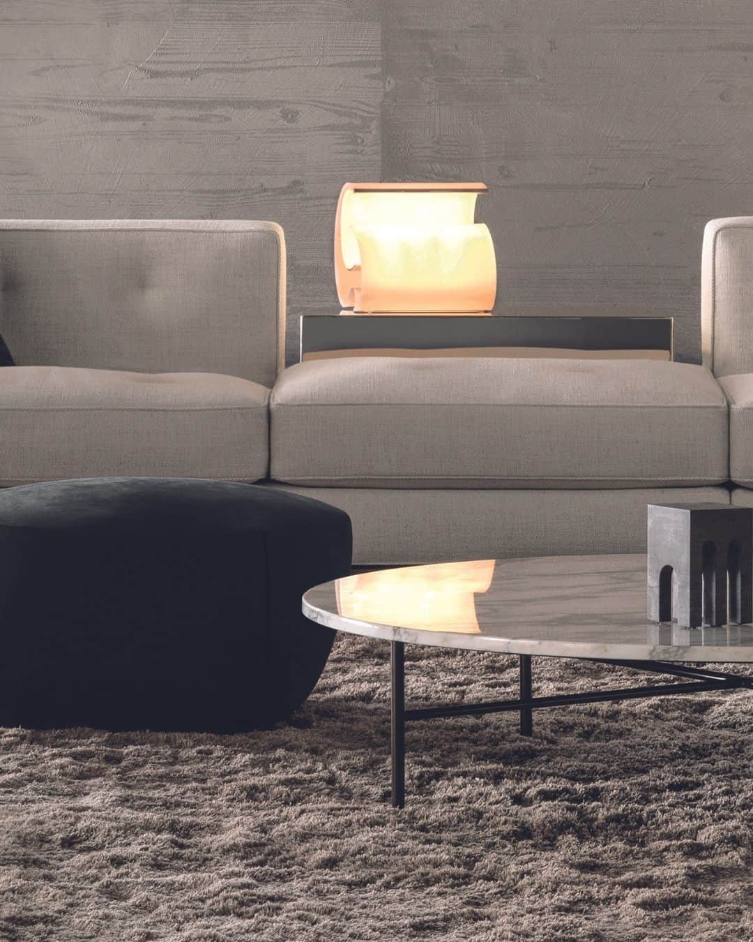 Minotti Londonのインスタグラム：「The lightness of the Scandinavian-inspired Lelong coffee table design is extended with Lelong 23, evolving into multiple generous shapes: from round to the original oval form, also offered in a version with a shelf underneath.  Lelong 23 appears as a slender, airy silhouette and is perfect for complementing both more voluminous and aesthetically furnishing pieces and those characterised by a more minimal design.  @rodolfodordoni design.  Tap the link in our bio to discover the Lelong 23 coffee table.  #lelong #minotti #minotilondon #coffeetable #interiordesign #design #italianstyle #italianfurniture #madeinitaly」