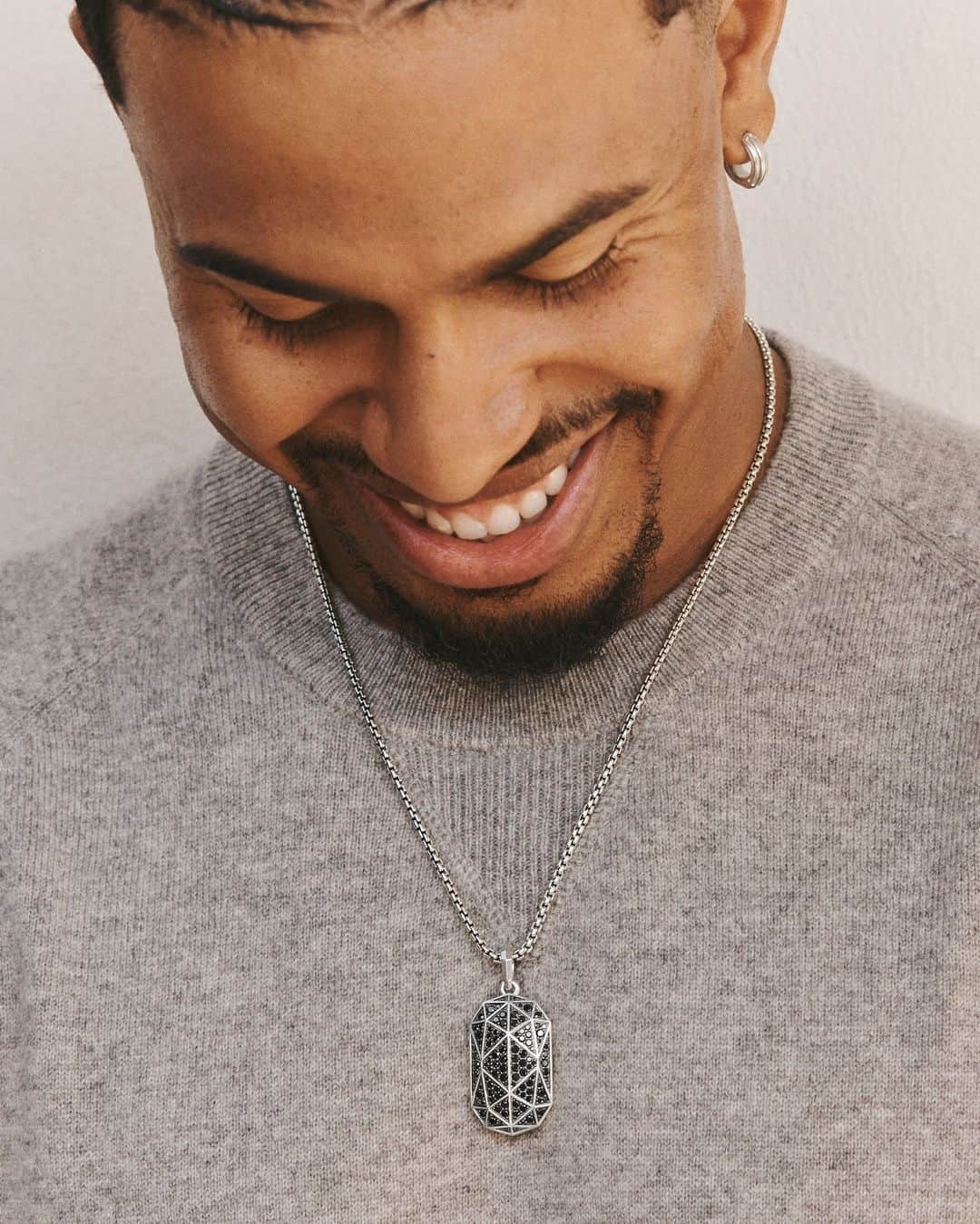 デイビット・ユーマンさんのインスタグラム写真 - (デイビット・ユーマンInstagram)「Ready for his close-up. NY @mets shortstop @lindor12bc wears his favorite David Yurman torqued Faceted designs.   #DavidYurman #DYFaceted」10月20日 7時00分 - davidyurmanmen
