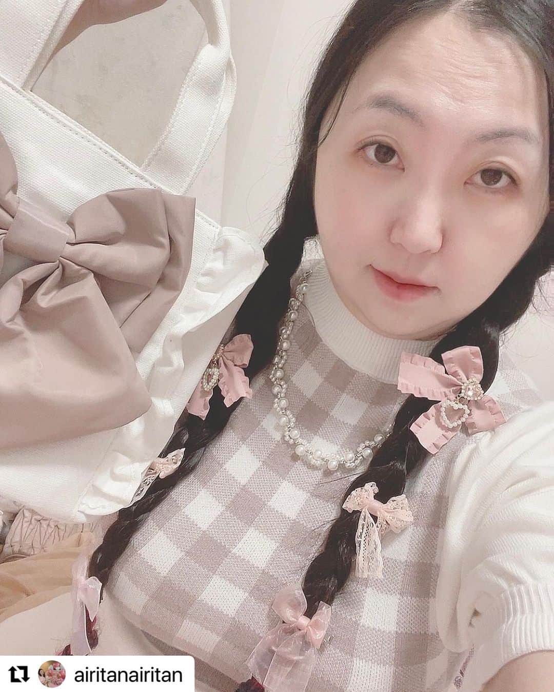恵比寿フィラークリニックさんのインスタグラム写真 - (恵比寿フィラークリニックInstagram)「愛理たんご来院ありがとうございます🎀🤍 今日も可愛いです🥰💕  @airitanairitan ・・・ 愛理たんです🎀‎🤍  フィラークリニック心斎橋店さんが新規newオープンしたから行って来たよ🎀‎🤍 肩ボトしてもらったんだけどなんか、軽くなったし肩が、5日くらいで効果出るらしいから楽しみすぎる🎀💛ホントにフィラークリニックさんnewopenおめでとうございます👶🏻🎀（♡´∀`♡）🍬🍭ᕱ⑅ᕱ♥🥹‪  #フィラークリニック #心斎橋 #大阪 #御堂筋 #肩ボトックス」10月19日 16時25分 - filler_clinic