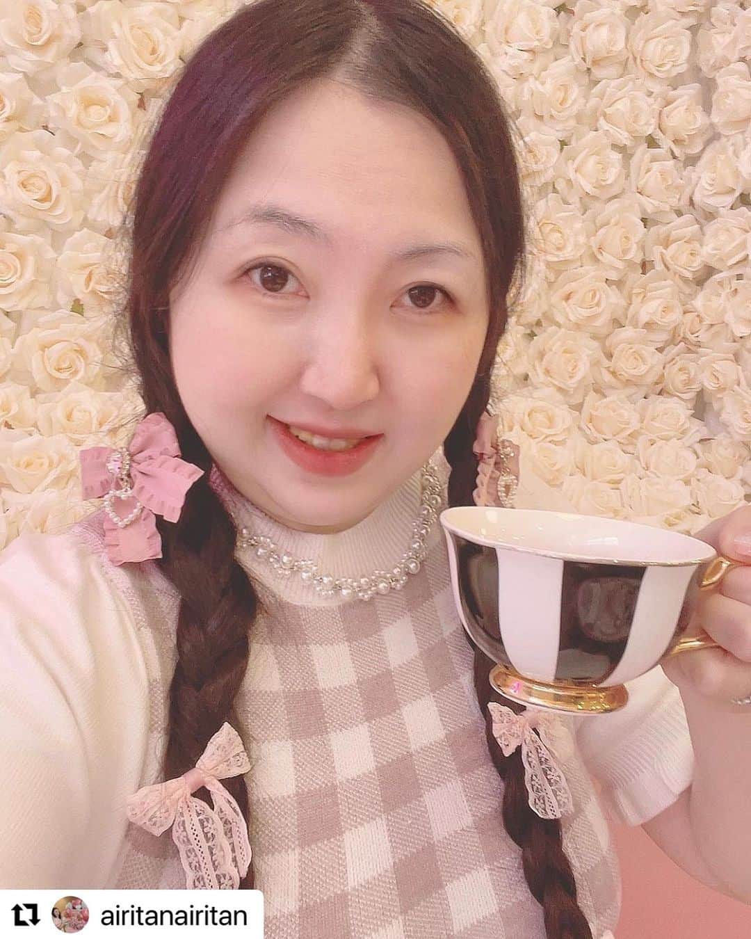 恵比寿フィラークリニックさんのインスタグラム写真 - (恵比寿フィラークリニックInstagram)「愛理たんご来院ありがとうございます🎀🤍 今日も可愛いです🥰💕  @airitanairitan ・・・ 愛理たんです🎀‎🤍  フィラークリニック心斎橋店さんが新規newオープンしたから行って来たよ🎀‎🤍 肩ボトしてもらったんだけどなんか、軽くなったし肩が、5日くらいで効果出るらしいから楽しみすぎる🎀💛ホントにフィラークリニックさんnewopenおめでとうございます👶🏻🎀（♡´∀`♡）🍬🍭ᕱ⑅ᕱ♥🥹‪  #フィラークリニック #心斎橋 #大阪 #御堂筋 #肩ボトックス」10月19日 16時25分 - filler_clinic