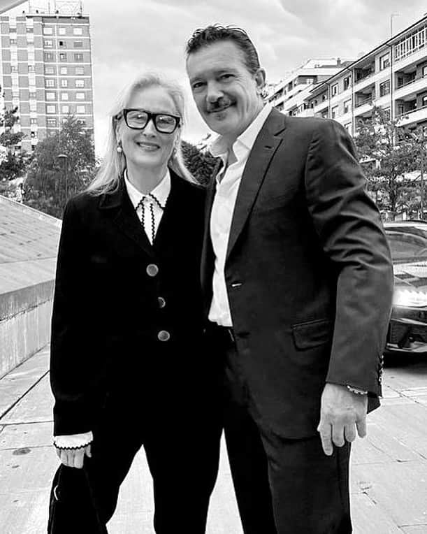 アントニオ・バンデラスさんのインスタグラム写真 - (アントニオ・バンデラスInstagram)「Meryl Streep, Premio Princesa de Asturias de las Artes. Un gran premio para una gran mujer.  Meryl Streep, Princesa de Asturias of Arts Award. A great recognition for a great woman.  #PrincessofAsturiasAwards #PremiosPrincesadeAsturias #spain @fundacionprincesadeasturias #MerylStreep #Oviedo #Asturias」10月19日 16時29分 - antoniobanderas