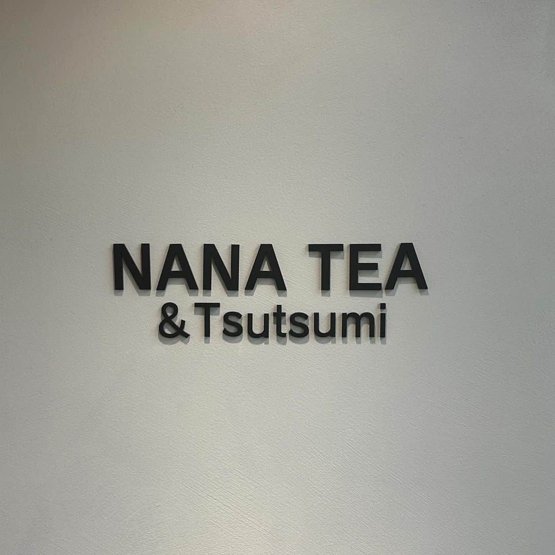 ルナさんのインスタグラム写真 - (ルナInstagram)「10/20 NewOpen☕️ NANATEA & Tsutsumi @rand15_shinjuku   ルミネエスト新宿B1にオープンするよ🫶 JR改札近いから買い物帰りにサクッと寄れて良いよね✨ テイクアウトもできるよ🙆  店内のアートも素敵だった💡 ２ヶ月おきくらいに変わるみたい😉  ┈┈┈┈┈┈┈┈┈♡ #nanatea #nanateaandtsutsumi #新宿ルミネエスト #新宿カフェ #新宿カフェ巡り #新宿駅カフェ #newopen #レセプション」10月19日 16時30分 - runakumaa