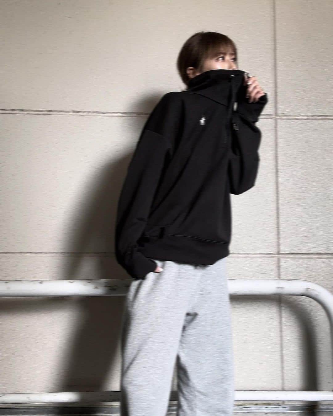 山本明果のインスタグラム：「⠀⠀ ⠀ ⠀ ⠀ 🐴☁️🛒 ⠀ ⠀ アウトレットで買ったお気に入りラルフローレン。 ⠀ ⠀ シャギーカーディガンの大人気ブルーグリーンとグレーのみ少し再販できました。 @seable2016  ⠀ ⠀」