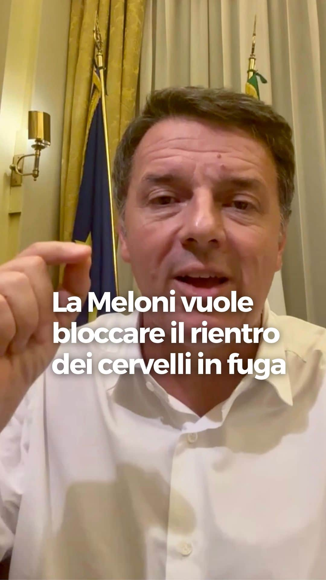 マッテオ・レンツィのインスタグラム：「È assurdo che il Governo Meloni abbia deciso di tagliare gli incentivi per il rientro dei cervelli in Italia.  Non possiamo accettare che vengano messi in difficoltà quelle ragazze e quei ragazzi, professioniste e professionisti, che vogliono riportare le proprie competenze, esperienze e potenzialità nel nostro Paese dopo essersi messi in gioco all’estero. Per questo ci batteremo in Parlamento. Chi vuole sostenere il nostro impegno può firmare la nostra petizione sul sito www.italiaviva.it, trovate il link in bio」