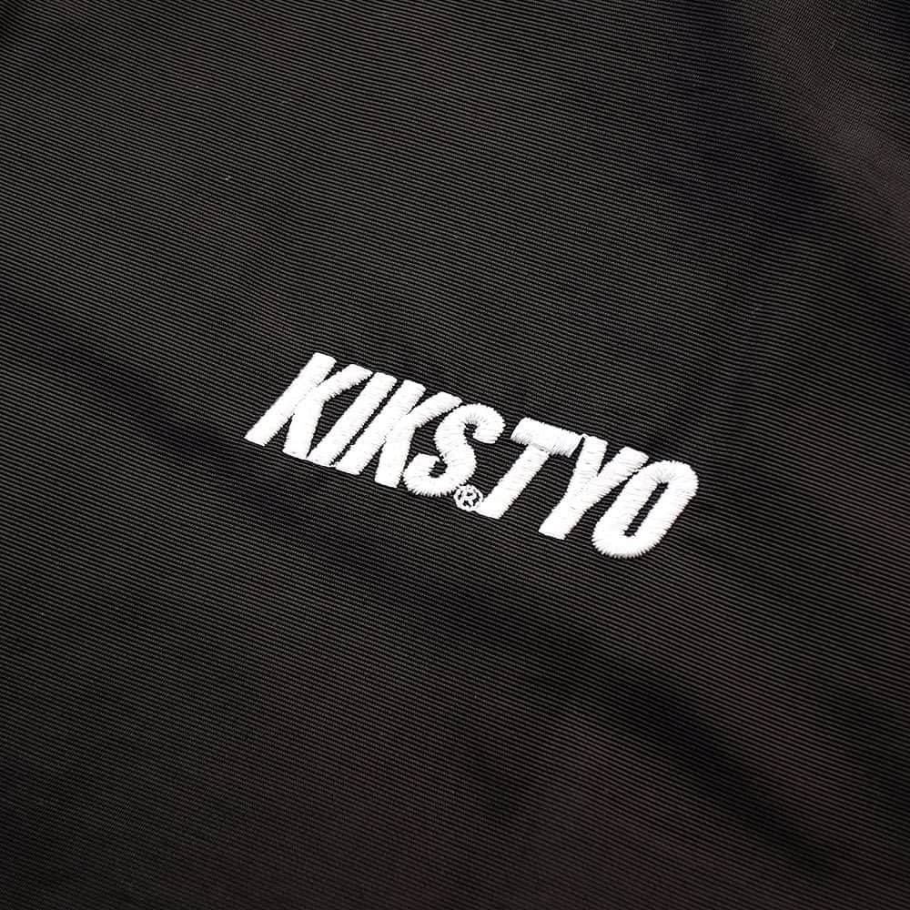 KIKSTYOさんのインスタグラム写真 - (KIKSTYOInstagram)「. REVERSIBLE NYLON JACKET. リバーシブル仕様のナイロンジャケット。リラックスシルエットでラグランスリーブなので体型を選びません。  表面はマットなナイロン生地、フロントにMINI LOGO刺繍。裏面はボアフリースを使用。  １枚で２度楽しめるこれからの季節に使えるアウターです。  注）お電話でのご注文、お問い合わせはKIKSTYO HEAD SHOP03-5766-6482までお願い致します。  実店舗と在庫を共有しております。多少のお時間差にて欠品になることもございます。予めご了承頂ますようお願い致します。  画像はサンプルです。実際とは若干異なる場合がございます。 #kikstyo #reversible #nylonjacket #newarrivals」10月19日 16時49分 - kikstyo