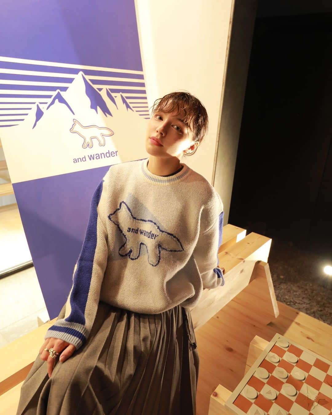 ステファニーのインスタグラム：「🦊⛷🏔 Maison Kitsune × and wander collaboration vol.2  今回もとっても可愛かった！ 代官山店、大阪店でコラボレーションのアイテムを 購入されるとプレゼントあるみたい。 そして代官山店には更に今回のイベント限定の インスタレーションもあるみたいなので、 気になる方は是非見に行ってみてください！！  @maisonkitsune #maisonkitsunexandwander」