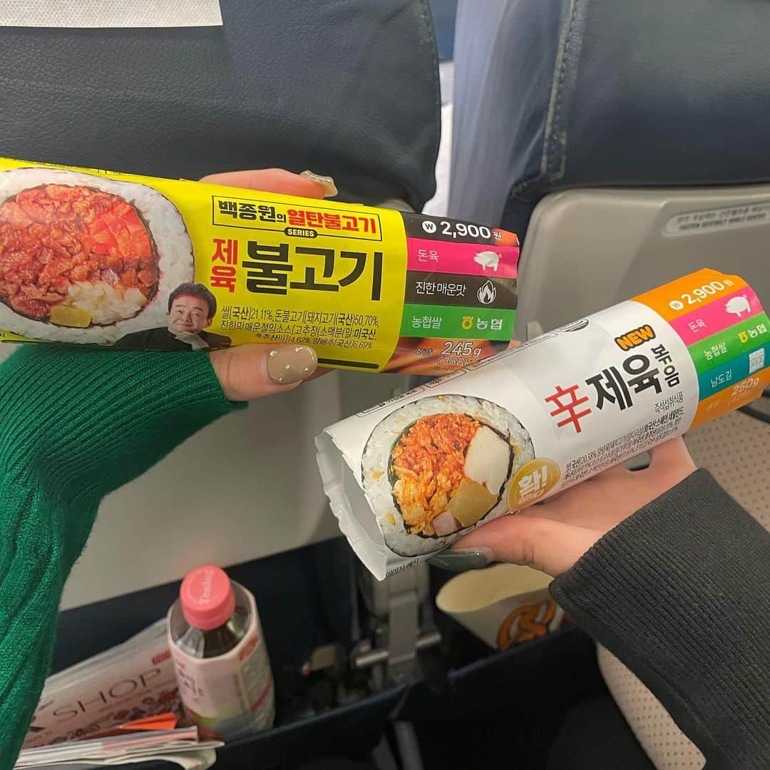 今井美桜さんのインスタグラム写真 - (今井美桜Instagram)「🇰🇷 食べた物のいちぶ🤤  カンジャンケジャンもカルグクスも最高だし 生レバせんまいユッケも元から好きだけどもっと好きに 明洞餃子とヨーグルト初めましてでお気に入りに ちなみにヨーグルト7個くらい買って食べた😂  韓国料理好きすぎて住みたい  #韓国料理 #韓国グルメ #韓国 #韓国旅行  #韓国カフェ #カンジャンケジャン #カルグクス  #明洞餃子 #生レバー #ユッケ #明洞」10月19日 16時59分 - mio_ima49