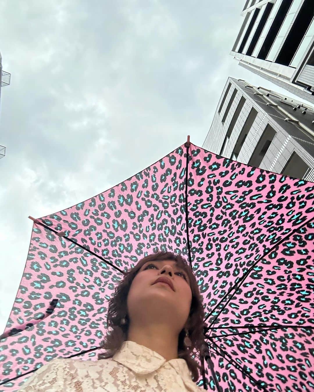 佐田真由美さんのインスタグラム写真 - (佐田真由美Instagram)「この傘どこかに忘れてしまい めちゃくちゃショックで…悲しみの雨 吉祥寺の思い出が流されていくw」10月19日 17時01分 - sadamayumi