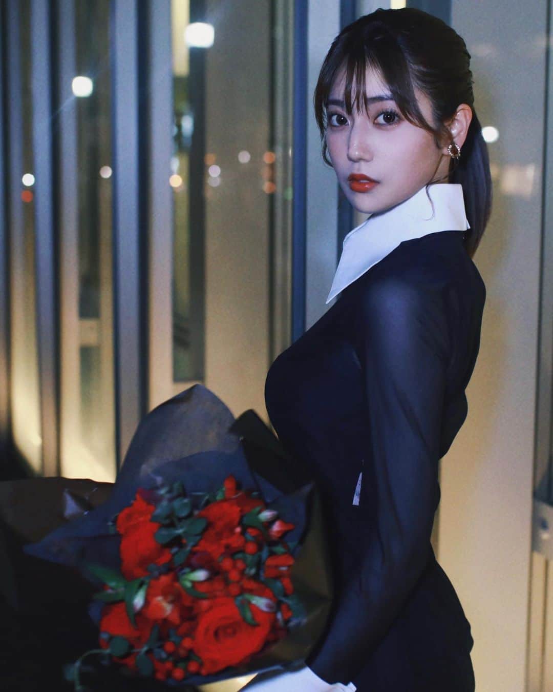 あべなつきのインスタグラム：「……🥀🖤  Photos from my birthday day🦋🎂 お誕生日当日の写真たち  もう大人なレディ〜なので大人っぽいドレスきた🫠 ヘアセットは　@honoka_watanabe_ さんにしてもらた💇‍♀️  Dress:  @dolcegabbana   #birthday #dolcegabbana」