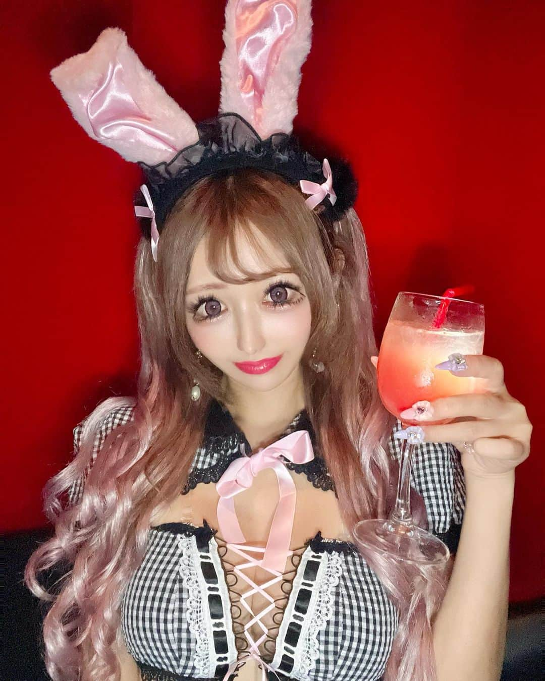 桜咲姫奈さんのインスタグラム写真 - (桜咲姫奈Instagram)「うさちゃんコスプレした🖤 (上半身だけw)  #コスプレ  #ハロウィンコスプレ」10月19日 17時09分 - himena_ousaki