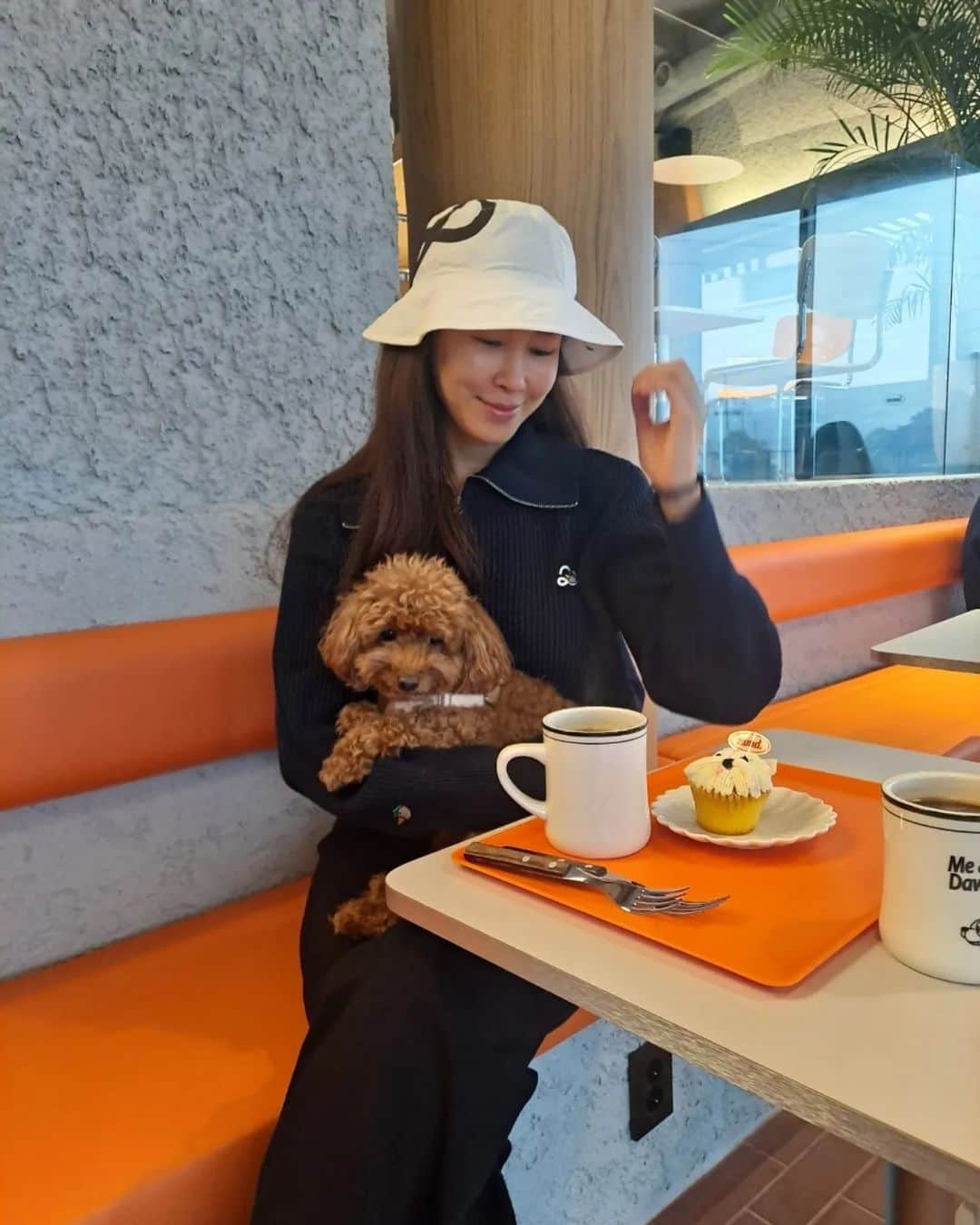 イ・テランのインスタグラム：「#멍체리 #멍초코 #나들이」