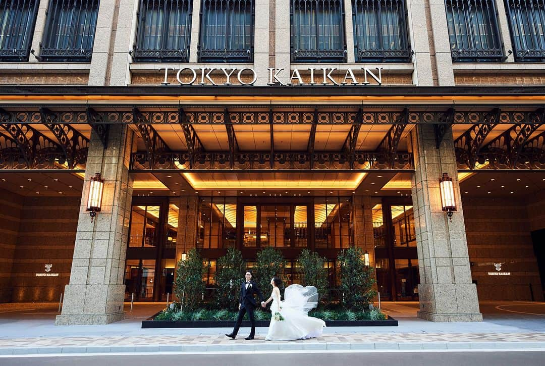 東京會舘本舘ウエディングさんのインスタグラム写真 - (東京會舘本舘ウエディングInstagram)「@tokyokaikan_wedding .——————————. * 時代を超えて 世界中のVIPに愛され続ける東京會舘。  重厚感ある建屋を背景に 思い出の一枚を撮影して。 * ——————————. #東京會舘 #tokyo #関東花嫁 #weddingdress #東京花嫁 #wedding #dress #ウェディングドレス #プレ花嫁 #卒花 #結婚式場 #日本中のプレ花嫁さんと繋がりたい #結婚式準備 #ウェディングレポ #ブライダルフェア #チャペル #結婚式 #パーティ #披露宴 #weddingparty #結婚式場探し #大正ロマン #ウェディング #式場探し #式場見学 #ウエディングアイデア #ロケーションフォト #前撮り #ブライダルフォトグラファー #フォトウェディング」10月19日 17時13分 - tokyokaikan_wedding