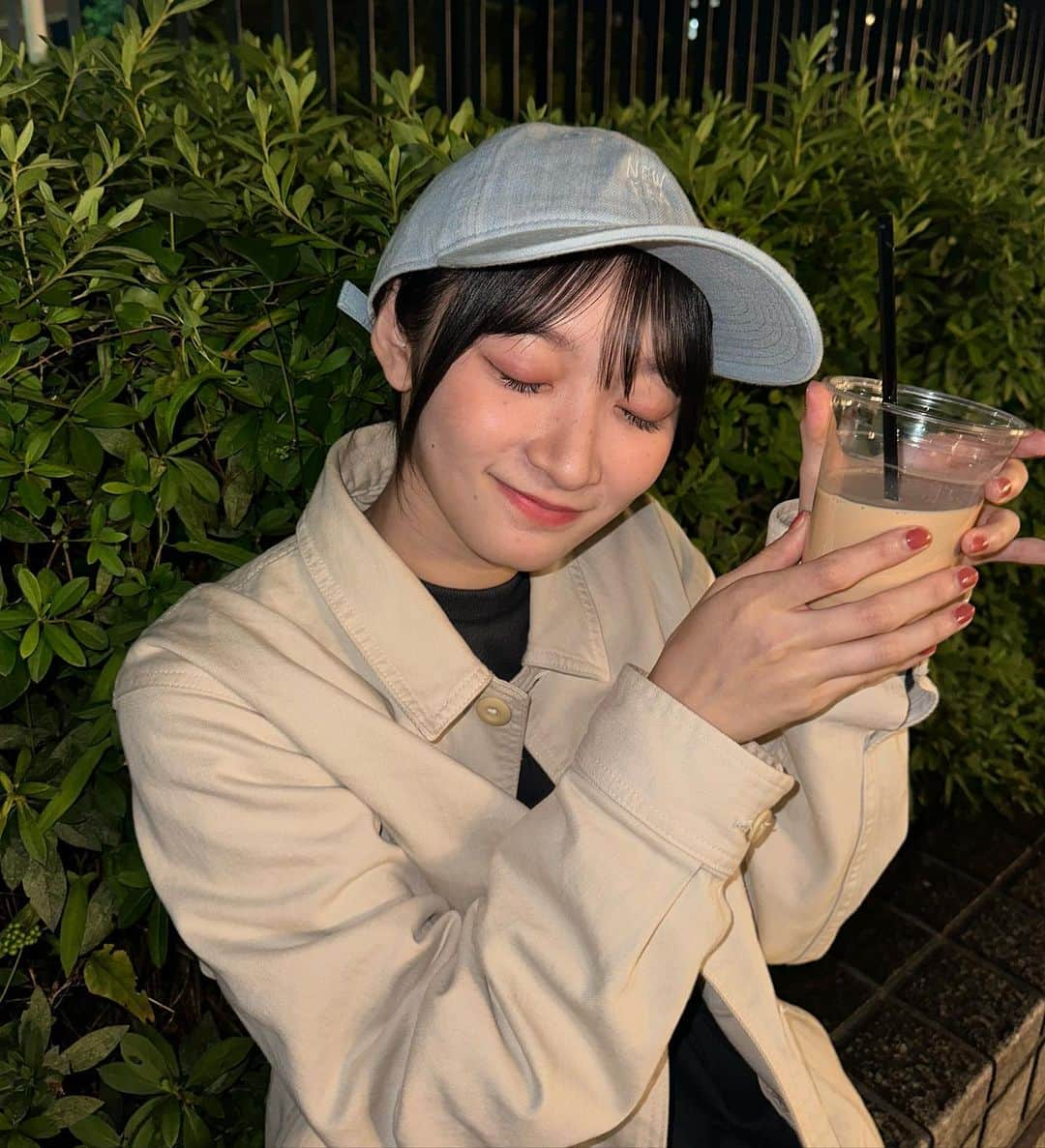 宮本佳林のインスタグラム：「♡  チャイティーをMgさんと飲んだ時の🫖𓂃 𓈒𓏸 無加工なのに加工みたいに撮れた☺️  #ナイトマーケット #加工無し #チャイティー #Mg撮影」