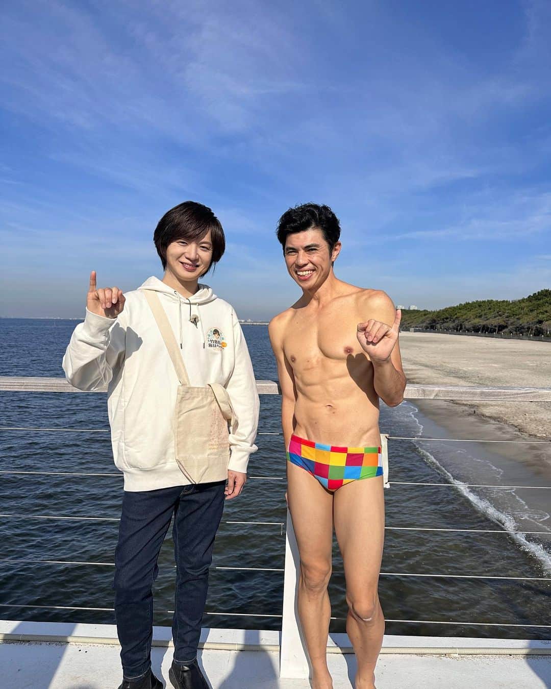 小島よしおのインスタグラム：「竹島宏の旅はハッピーオッパッピー  今日も癒されるというか楽しいロケでした🤩　  高校野球部時代にトレーニングした浜辺を ユニホームが変わりましたが 25年ぶりに走りました。　  料理も神田先生のご指導の下 体に優しくて地元のものを使った めちゃうまクッキングでした📣😍  竹島宏の旅はハッピーオッパッピー」
