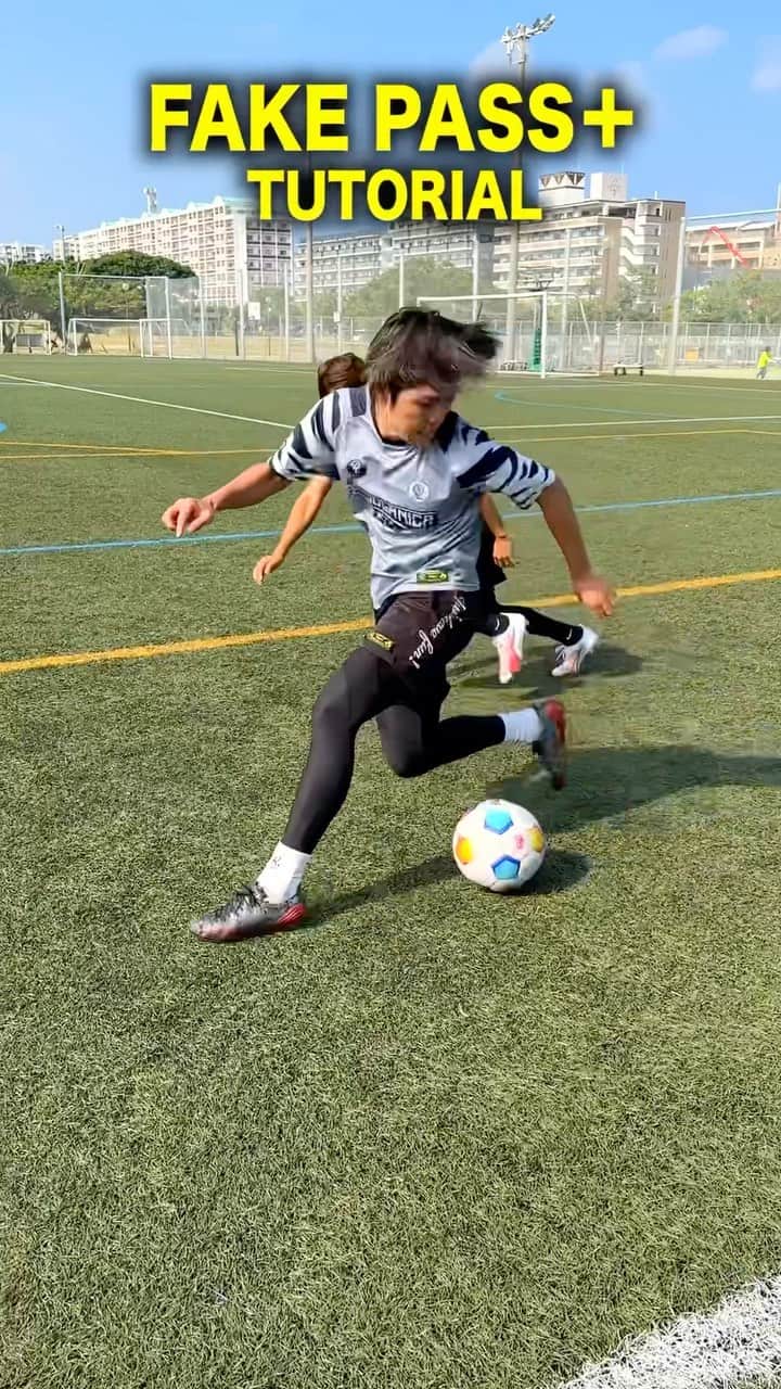 タクヤのインスタグラム：「EFFECTIVE SKILL TUTORIAL⚽️ ⁡ パスを出すと見せかけて、出さず、さらにフェイク！😆 ⁡ @regate_takuya」