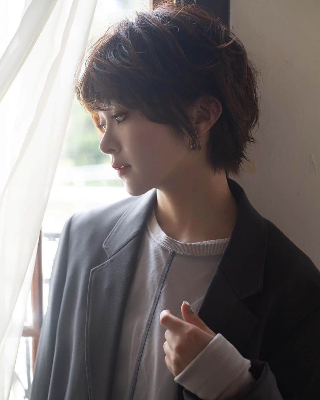 荒谷柚風のインスタグラム：「こっくりショート . . 久々に朝からスタジオで撮影した🐈 . ちょこちょこ撮影したりしてるのですが、 . モデルの依頼DMは見れてないことも多々あるので 何回か送ってくれると助かります .」