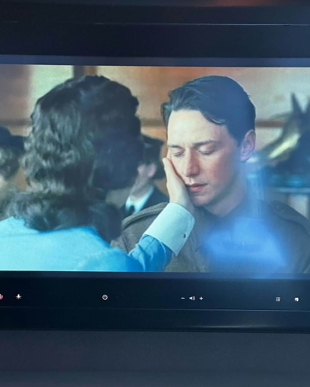 アン・カーティスのインスタグラム：「Never fails to wreck me. 😭 #iykyk」