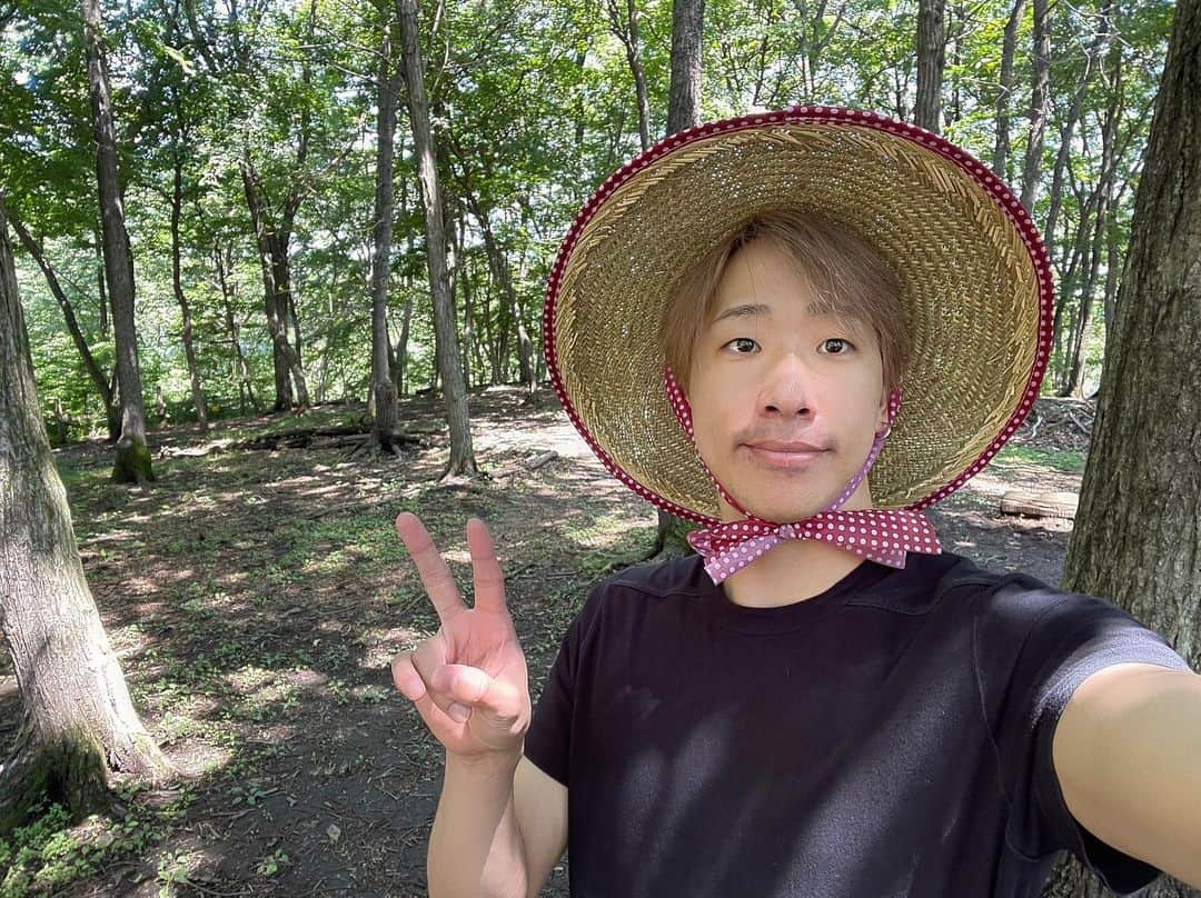 陣のインスタグラム：「そーいえば今年の夏、お世話になっている方々と共に那須塩原へ行ってきました✨ 牧場でのソロショットがなんともいえない仕上がりでして笑  有点有趣🤣」