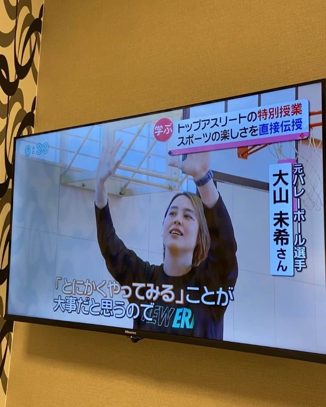 大山未希さんのインスタグラム写真 - (大山未希Instagram)「🏐  【アスリーチ】  今回は石川県！！  小松市立蓮代寺小学校 小松市立荒屋小学校  大山のまま仕事してるから あまり実感はないんだけど… 小松が小松に行ってきました🫡  いつ放送かもわからないままテレビ取材うけたら 昨日の夕方には流れてて自分出てきて驚き（笑）  さてさて！ 全国ツアーは一週おやすみで 再来週は新潟県ですよー！！  （別件で来週長野だけど。）  新潟のみなさまよろしくです🫡  #スポーツ庁 #日本テレビ #アスリーチ #ドリームコーチング #石川県 ↓」10月19日 17時35分 - miki_oyama1003