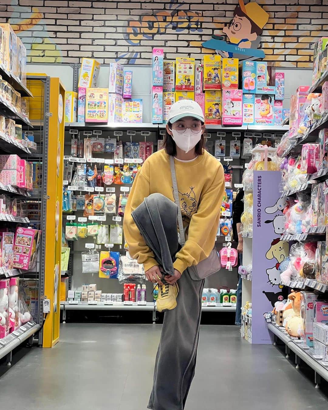 イ・ユミさんのインスタグラム写真 - (イ・ユミInstagram)「사진을 끝가지 보는걸 추천 숨겨왔던 가발속 숨겨왔던 동심속」10月19日 17時39分 - leeyoum262
