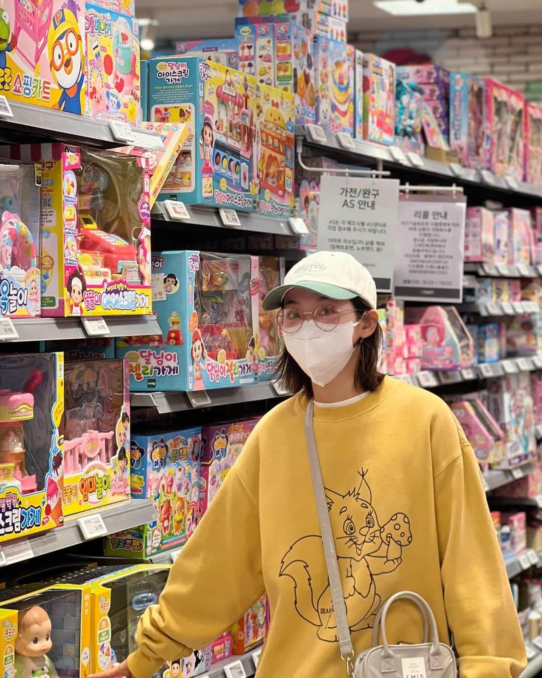 イ・ユミさんのインスタグラム写真 - (イ・ユミInstagram)「사진을 끝가지 보는걸 추천 숨겨왔던 가발속 숨겨왔던 동심속」10月19日 17時39分 - leeyoum262