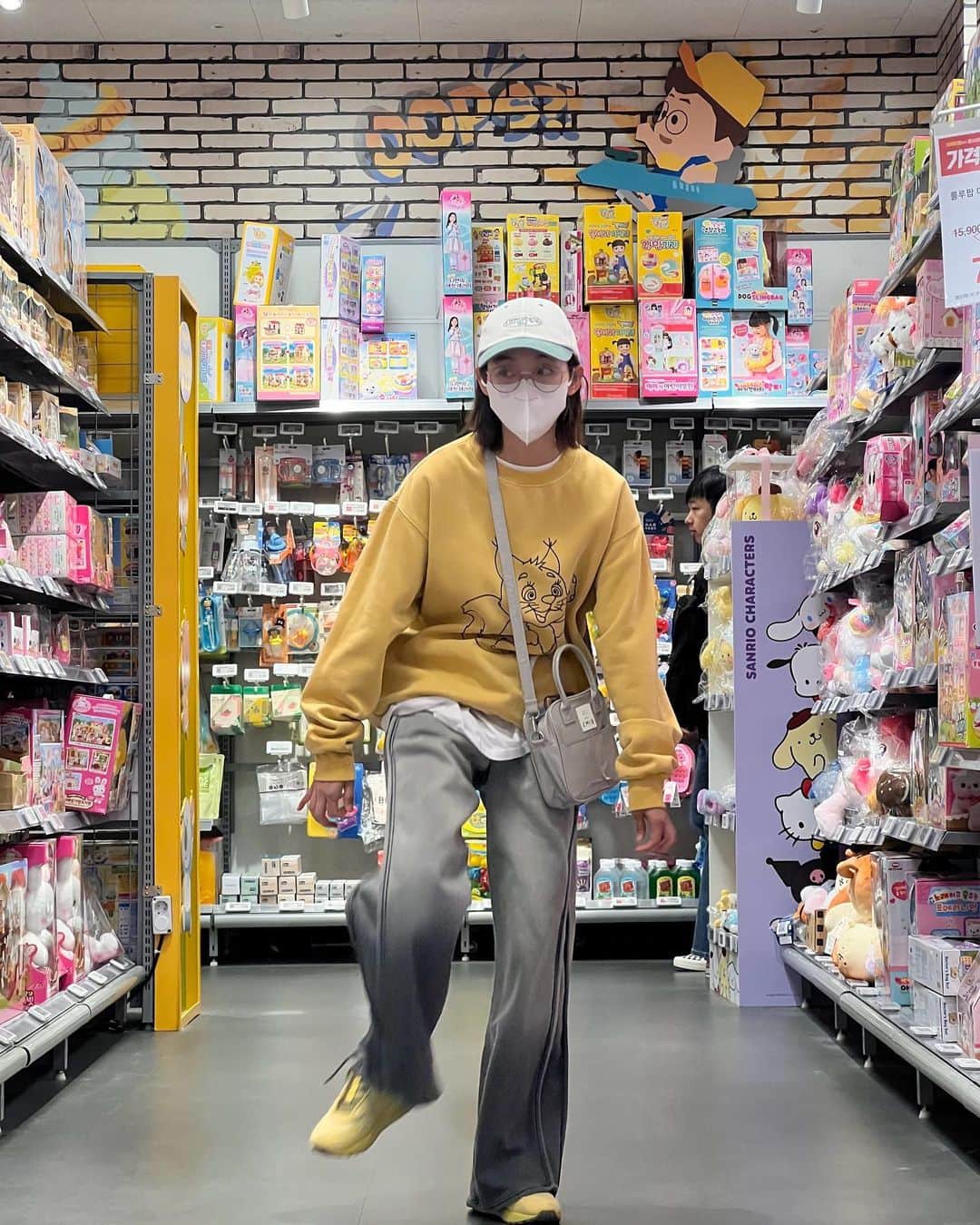 イ・ユミさんのインスタグラム写真 - (イ・ユミInstagram)「사진을 끝가지 보는걸 추천 숨겨왔던 가발속 숨겨왔던 동심속」10月19日 17時39分 - leeyoum262