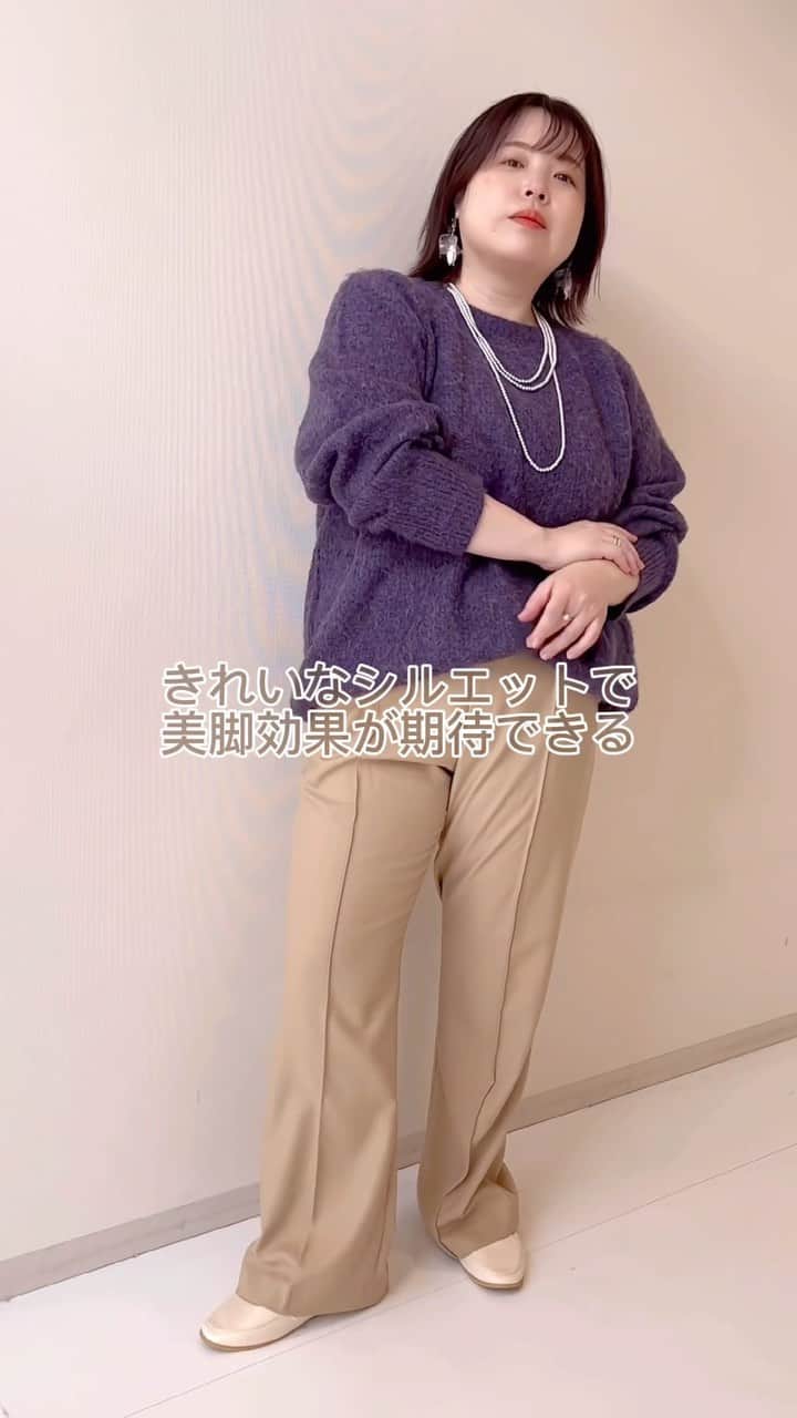 のインスタグラム：「細身のシルエットで、美脚効果が期待できる魅力のパンツ✨  中肉の素材で身体のラインを拾いづらく、まっすぐ落ちる生地で脚のラインをすっと長くみせてくれます。  センターにピンタックのステッチを入れているのでタテラインを強調し足長効果も期待できます！  フロントは綺麗に見えるデザインながら、後ろのウエスト部分はゴムの仕様になっていて履き心地の良さも併せ持っています。  センターシームパンツ 【商品番号No. CSQ0223E002】 color:ベージュ、黒 size:L,LL,3L,4L,5L,6L,8L,10L  ▼インスタプロフィールのURLからCHIC STYLE公式販売サイトを check✔︎ @la_smileland  __________________________________________ ブランド紹介:CHICSTYLE  トレンドに偏り過ぎない、洗練されたアイテムを、肩の力を抜いて自分らしく着こなす。 そんな大人カジュアルスタイルを提案する「CHIC STYLE（シックスタイル）」。  シンプルだけど、シルエットやディテールにこだわったアイテムが好きな、あなたのためのブランドです。 __________________________________________  【model:TENちゃん　158㎝・3L着用( @ten.amane_plussizemodel ) 】  【model:みつえちゃん　172㎝・3L着用( @mitsue_modelstyle ) 】  #smileland#スマイルランド#ニッセン#大きいサイズ#大きいサイズのお洒落#プラスサイズ#棉花糖女孩#ぽっちゃりコーデ#plussizefashion#ぽっちゃり#オトナ女子#ぽっちゃり女子#plussizestyle #秋コーデ#冬コーデ#CHICSTYLE#シックスタイル#お出かけコーデ#大人カジュアル#パンツ#パンツコーデ#着回しコーデ #着回し#細見え #細見えコーデ」
